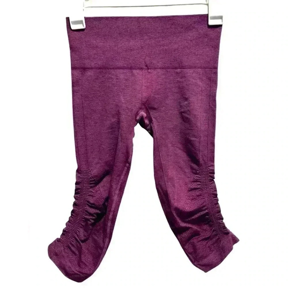 LULULEMON PURPLE CROPPED CAPRI LEGGINGS - Picture 2 of 3